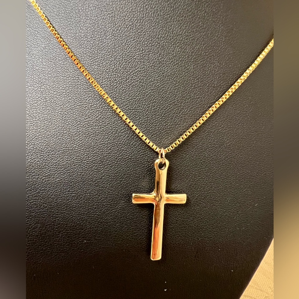 Elegant Gold Cross Necklace - Picture 3 of 5